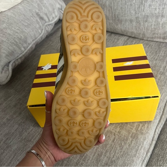 authentic pair of GUCCI X ADIDAS GG Supreme Monogram Gazelle Sneakers size 6.5 - Picture 5 of 9